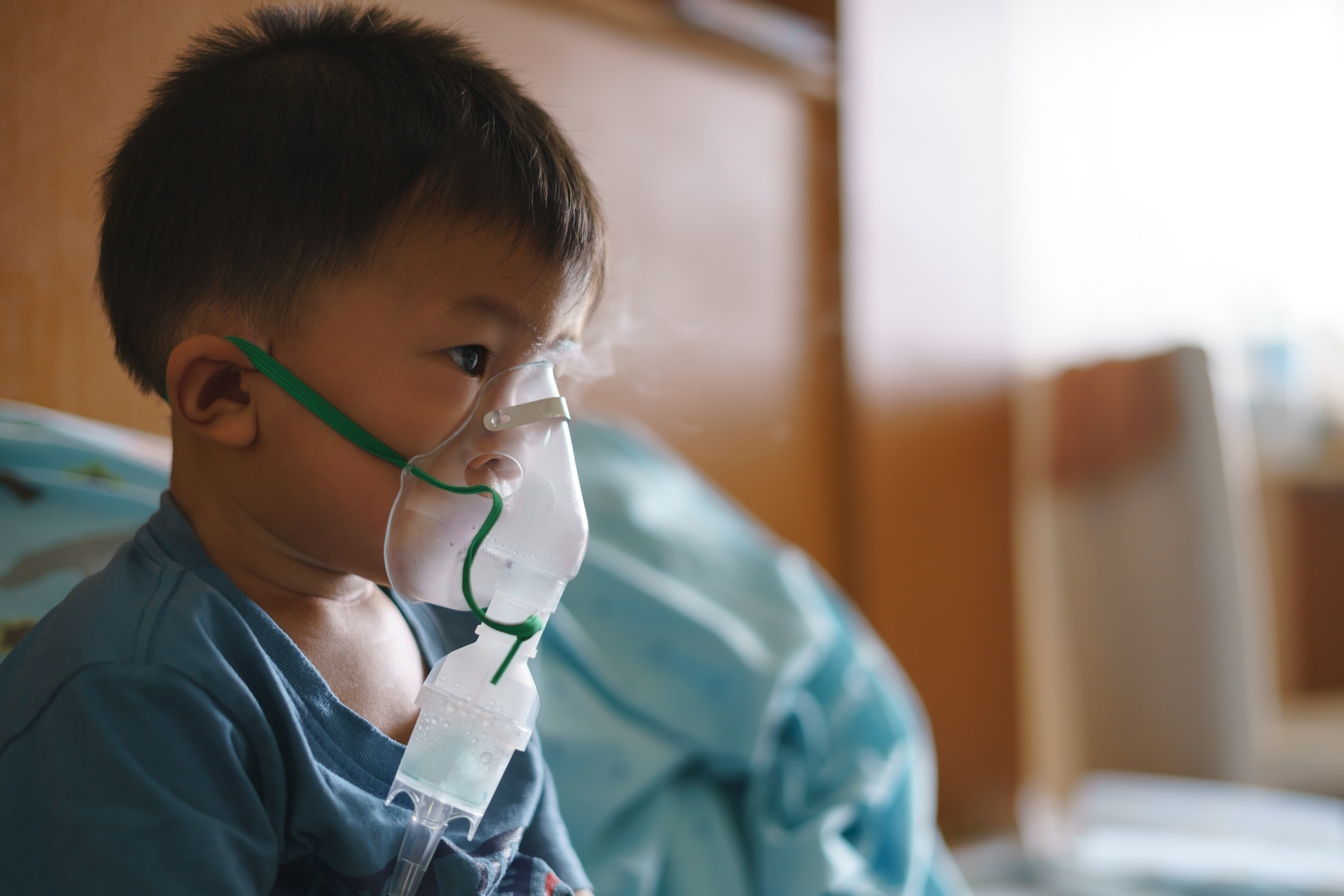 Child wearing an oxygen mask